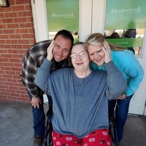 Meet your Posher, Lois